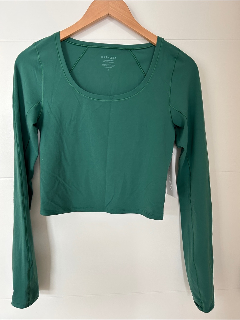 Athleta Emerald Green Long-Sleeve Scoop Neck Crop Top